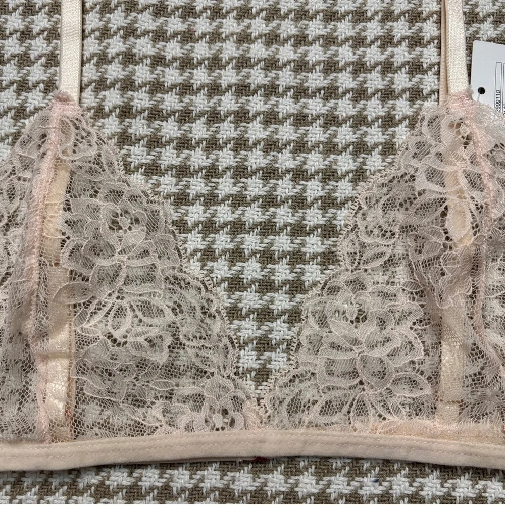 Urban Outfitters | ‘Out From Under’ Lace Bralette with Rose Gold Chain - Picture 6 of 16